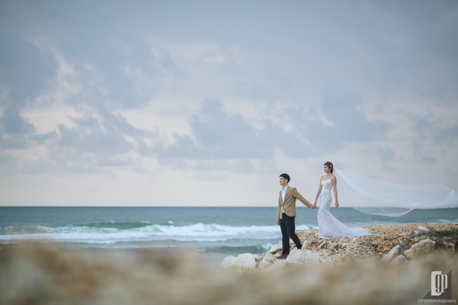 Prewedding in Tegal Wangi Beach Bali happy love smile happy sunset beach cliff romantic hug kiss white dress and tuxedo veil